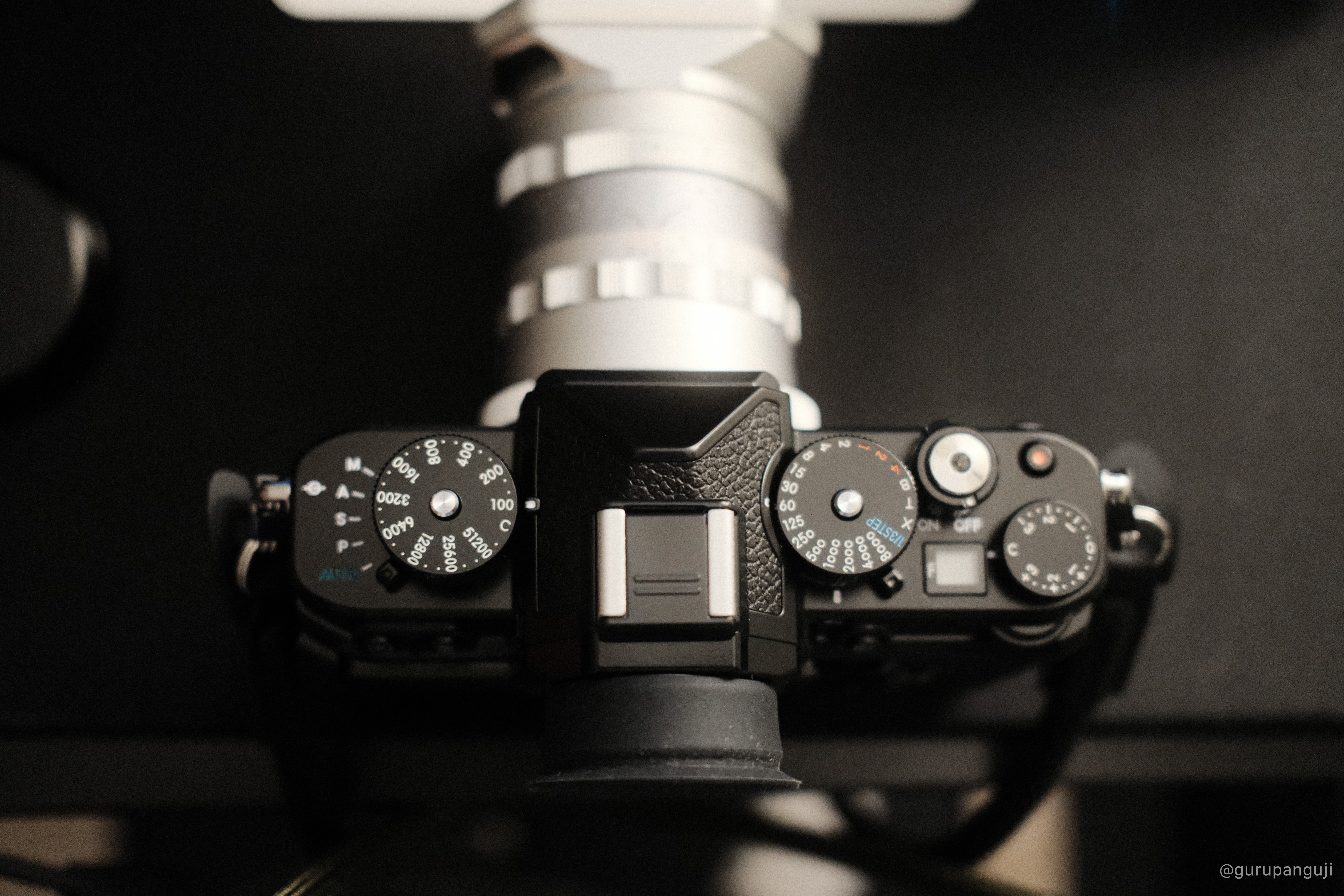 35mm-equivalent close detail frame