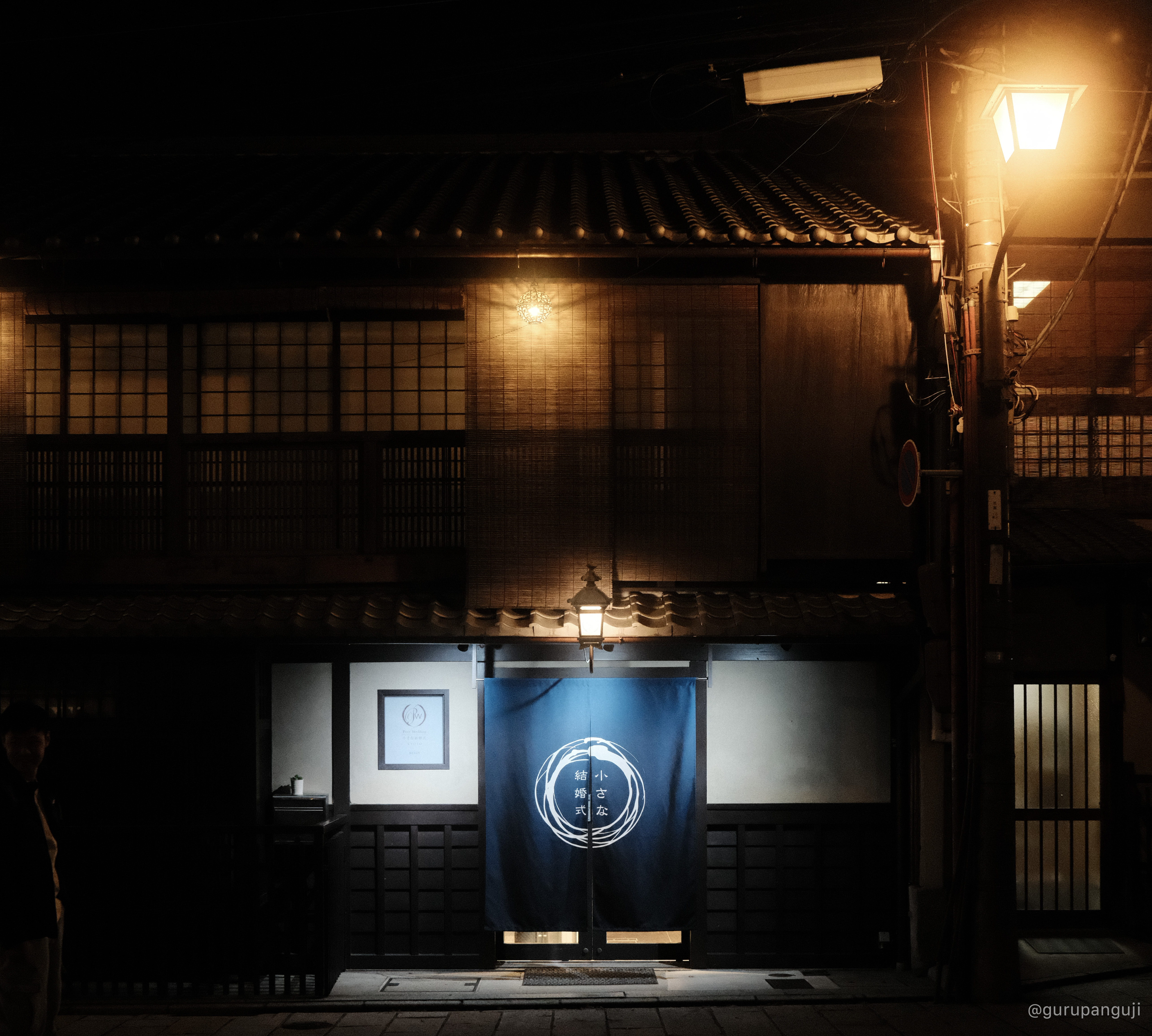 Fujifilm X100VI low-light street scene in difficult everyday conditions